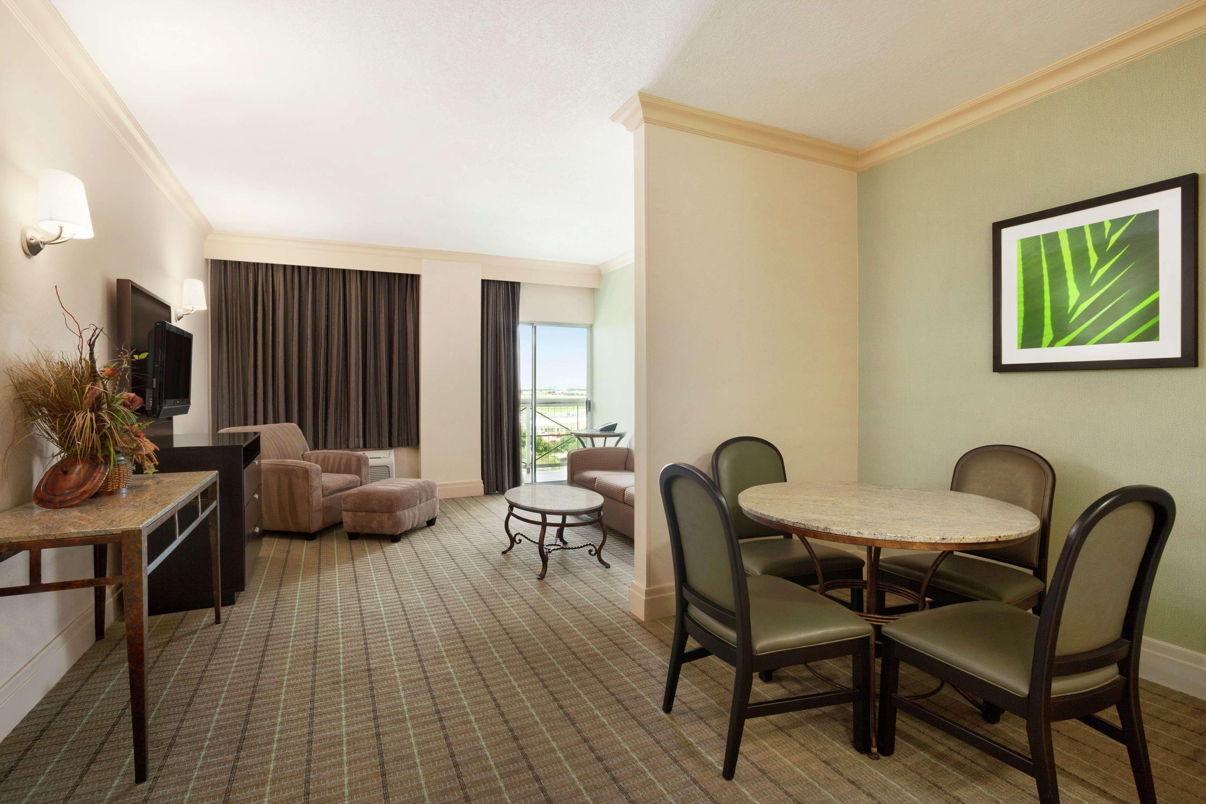 Doubletree By Hilton Hotel Dallas - Love Field Εξωτερικό φωτογραφία